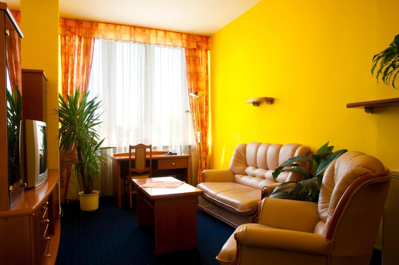 Hotel Slunce Havlíčkŭv Brod Exterior photo